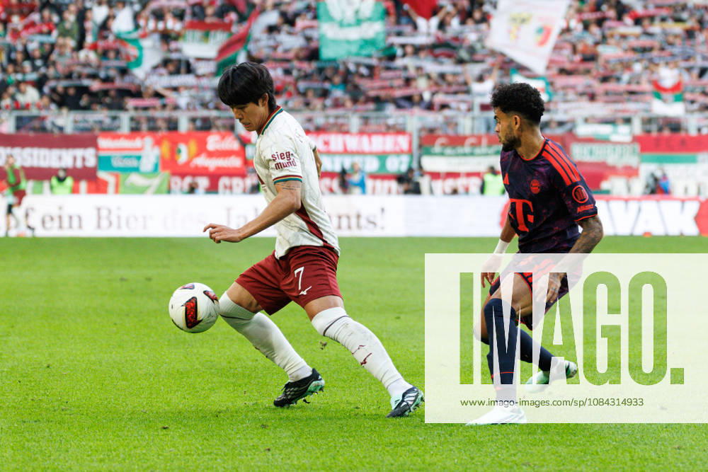 Young-Woo Seol (7, FC Augsburg) und Luis Diaz (14, FC Bayern München) beim Spiel zwischen FC Augsburg v FC Bayern München, Fussball, Herren, Bundesliga, 2026 2027, 5.Spieltag am 10.10.2026 in Augsburg, WWK ARENA. DFL and DFB regulations prohibit any use of photographs as image sequences and or quasi-video. Bayern Deutschland