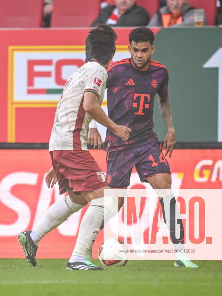 Youngwoo Seol (FC Augsburg) und Luis Diaz (FC Bayern Muenchen) im Zweikampf waehrend des spiels der 1. Bundesliga zwischen FC Augsburg und FC Bayern Muenchen, WWK Arena am 10. October 2026 in Augsburg, Deutschland. (Foto von Harry Langer DeFodi Images) +++ Youngwoo Seol (FC Augsburg) und Luis Diaz (FC Bayern Muenchen) battle for the ball during the Bundesliga match between FC Augsburg and FC Bayern Muenchen at WWK Arena on October 10, 2026 in Augsburg, Germany. (Photo by Harry Langer DeFodi Images) DFB DFL REGULATIONS PROHIBIT ANY USE OF PHOTOGRAPHS AS IMAGE SEQUENCES AND OR QUASI-VIDEO. (Photo by Harry Langer DeFodi Images) DFB DFL REGULATIONS PROHIBIT ANY USE OF PHOTOGRAPHS AS IMAGE SEQUENCES AND OR QUASI-VIDEO. -