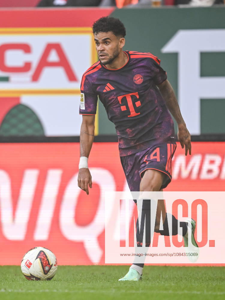Luis Diaz (FC Bayern Muenchen) in Aktion, am Ball, Einzelaktion waehrend des spiels der 1. Bundesliga zwischen FC Augsburg und FC Bayern Muenchen, WWK Arena am 10. October 2026 in Augsburg, Deutschland. (Foto von Harry Langer DeFodi Images) +++ Luis Diaz (FC Bayern Muenchen) controls the Ball during the Bundesliga match between FC Augsburg and FC Bayern Muenchen at WWK Arena on October 10, 2026 in Augsburg, Germany. (Photo by Harry Langer DeFodi Images) DFB DFL REGULATIONS PROHIBIT ANY USE OF PHOTOGRAPHS AS IMAGE SEQUENCES AND OR QUASI-VIDEO. (Photo by Harry Langer DeFodi Images) DFB DFL REGULATIONS PROHIBIT ANY USE OF PHOTOGRAPHS AS IMAGE SEQUENCES AND OR QUASI-VIDEO. -