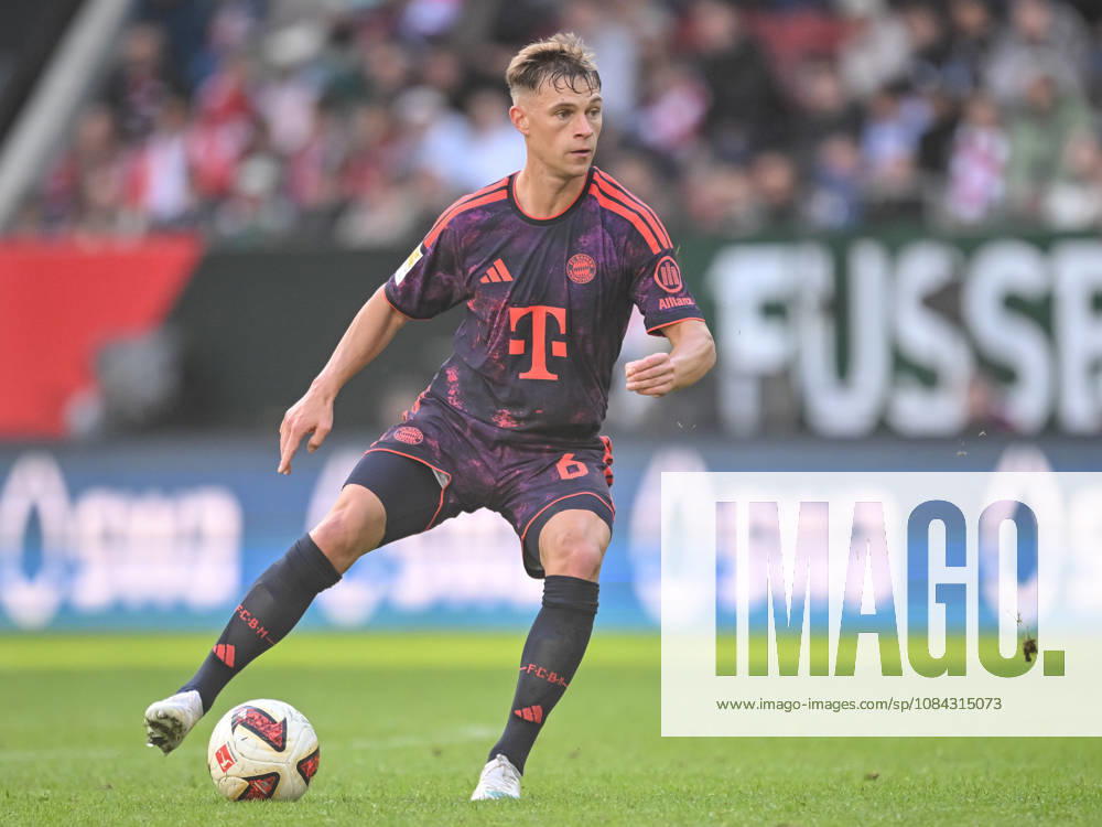 Joshua Kimmich (FC Bayern Muenchen) in Aktion, am Ball, Einzelaktion waehrend des spiels der 1. Bundesliga zwischen FC Augsburg und FC Bayern Muenchen, WWK Arena am 10. October 2026 in Augsburg, Deutschland. (Foto von Harry Langer DeFodi Images) +++ Joshua Kimmich (FC Bayern Muenchen) controls the Ball during the Bundesliga match between FC Augsburg and FC Bayern Muenchen at WWK Arena on October 10, 2026 in Augsburg, Germany. (Photo by Harry Langer DeFodi Images) DFB DFL REGULATIONS PROHIBIT ANY USE OF PHOTOGRAPHS AS IMAGE SEQUENCES AND OR QUASI-VIDEO. (Photo by Harry Langer DeFodi Images) DFB DFL REGULATIONS PROHIBIT ANY USE OF PHOTOGRAPHS AS IMAGE SEQUENCES AND OR QUASI-VIDEO. -