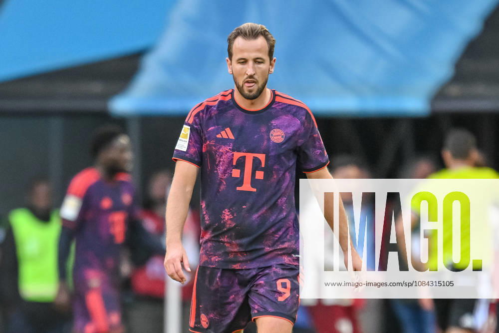Harry Kane (FC Bayern Muenchen) gestikuliert, gestik waehrend des spiels der 1. Bundesliga zwischen FC Augsburg und FC Bayern Muenchen, WWK Arena am 10. October 2026 in Augsburg, Deutschland. (Foto von Harry Langer DeFodi Images) +++ Harry Kane (FC Bayern Muenchen) gestures during the Bundesliga match between FC Augsburg and FC Bayern Muenchen at WWK Arena on October 10, 2026 in Augsburg, Germany. (Photo by Harry Langer DeFodi Images) DFB DFL REGULATIONS PROHIBIT ANY USE OF PHOTOGRAPHS AS IMAGE SEQUENCES AND OR QUASI-VIDEO. (Photo by Harry Langer DeFodi Images) DFB DFL REGULATIONS PROHIBIT ANY USE OF PHOTOGRAPHS AS IMAGE SEQUENCES AND OR QUASI-VIDEO. -