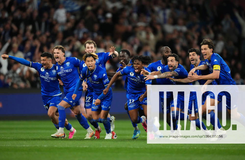 AUSTRALIA CUP SOUTH MELBOURNE VICTORY, South Melbourne FC celebrate as they win the match after a penalty shoot-out during the Australia Cup final match between South Melbourne FC and Melbourne Victory FC at AAMI Park in Melbourne, Saturday, October 10, 2026. ( NO ARCHIVING, MELBOURNE VICTORIA Australia