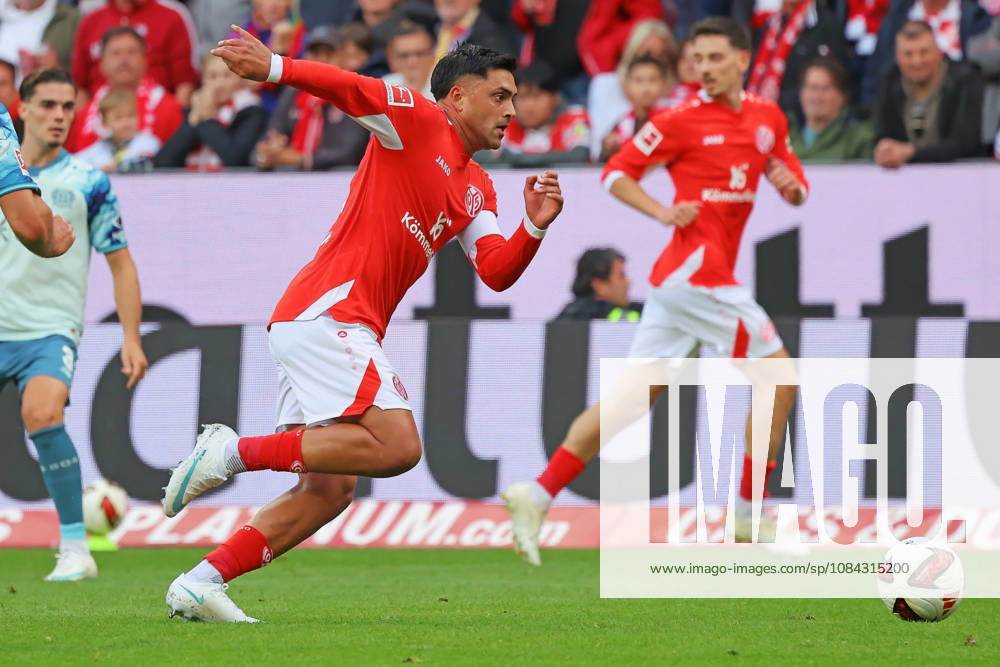 Mainz, Deutschland 10. Oktober 2026: 1. Bundesliga - 2026 2027 - 5. Spieltag - 1. FSV Mainz 05 gegen Bayer 04 Leverkusen Im Bild: Nadiem Amiri (M05) setzt sich im vollen Lauf im Mittelfeld durch. DFL regulations prohibit any use of photographs as image sequences and or quasi-video Mewa Arena Rheinland - Pfalz