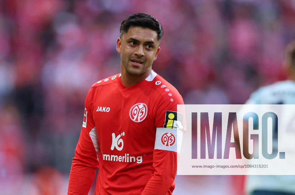 Fussball Bundesliga, 1. FSV Mainz 05 - Bayer 04 Leverkusen, v.l., Nadiem Amiri (FSV Mainz 05) enttaeuscht, enttaeuscht schauend, dissapointed, traurig, frustiert, frust, gefrustet, frustrated DFL DFB REGULATIONS PROHIBIT ANY USE OF PHOTOGRAPHS AS IMAGE SEQUENCES AND OR QUASI-VIDEO.