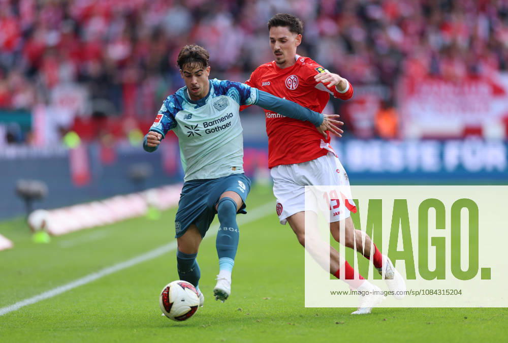Fussball Bundesliga, 1. FSV Mainz 05 - Bayer 04 Leverkusen, v.l., Afonso Moreira (Bayer 04 Leverkusen), Anthony Caci (FSV Mainz 05) DFL DFB REGULATIONS PROHIBIT ANY USE OF PHOTOGRAPHS AS IMAGE SEQUENCES AND OR QUASI-VIDEO.