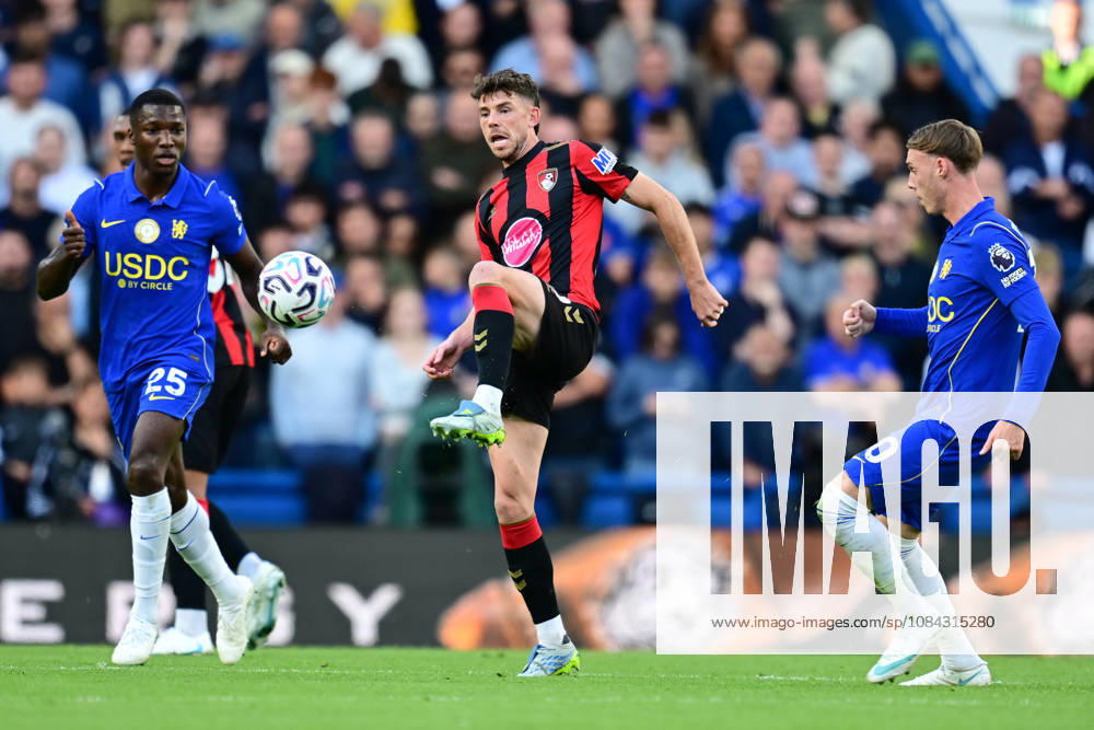 Chelsea v Bournemouth, Premier League AFC Bournemouth midfielder Ryan Christie (10) under pressure from Chelsea midfielder Cole Palmer (10) during the Premier League match between Chelsea and Bournemouth at Stamford Bridge, London, UK on 10 October 2026. London Stamford Bridge Greater London UK Editorial use only DataCo restrictions apply See www.football-dataco.com ,
