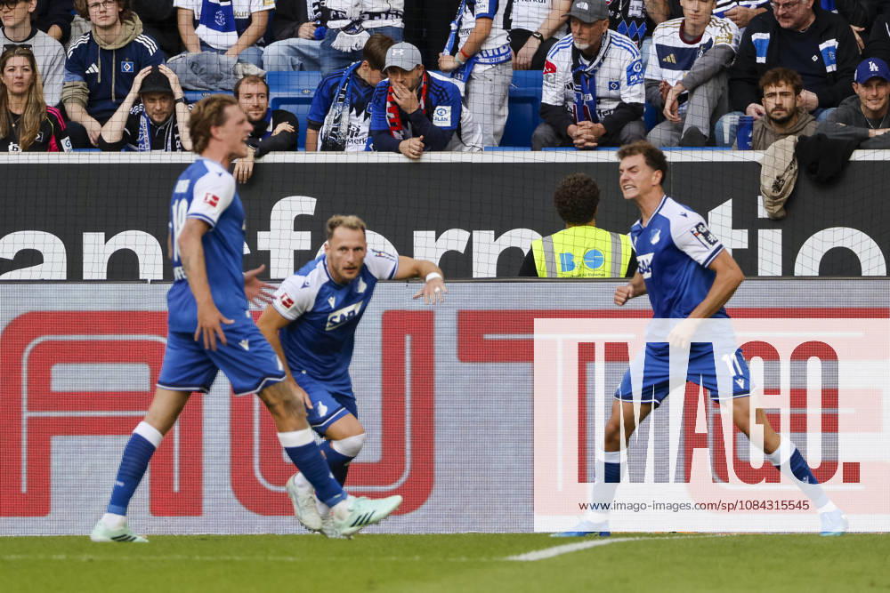 Torjubel TSG Hoffenheim beim 1:1 durch Fisnik Asllani (TSG Hoffenheim, 11), Freude, Begeisterung, positive Emotionen, Torerfolg , Deutschland, Fussball, 1. Bundesliga, 5.Spieltag, 2026 2027, TSG Hoffenheim vs. Hamburger SV, 10.10.2026, Sinsheim SNP Arena Deutschland
