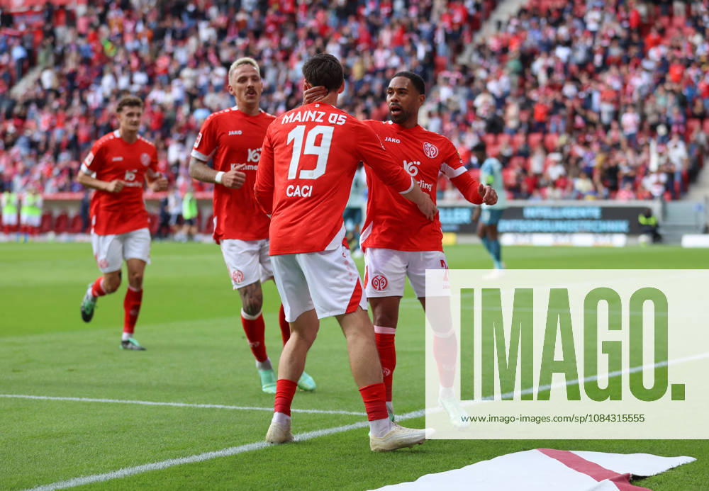 Fussball Bundesliga, 1. FSV Mainz 05 - Bayer 04 Leverkusen, v.l., Torjubel zum 2:2 durch Anthony Caci (FSV Mainz 05), Goal celebration, celebrate the goal DFL DFB REGULATIONS PROHIBIT ANY USE OF PHOTOGRAPHS AS IMAGE SEQUENCES AND OR QUASI-VIDEO.