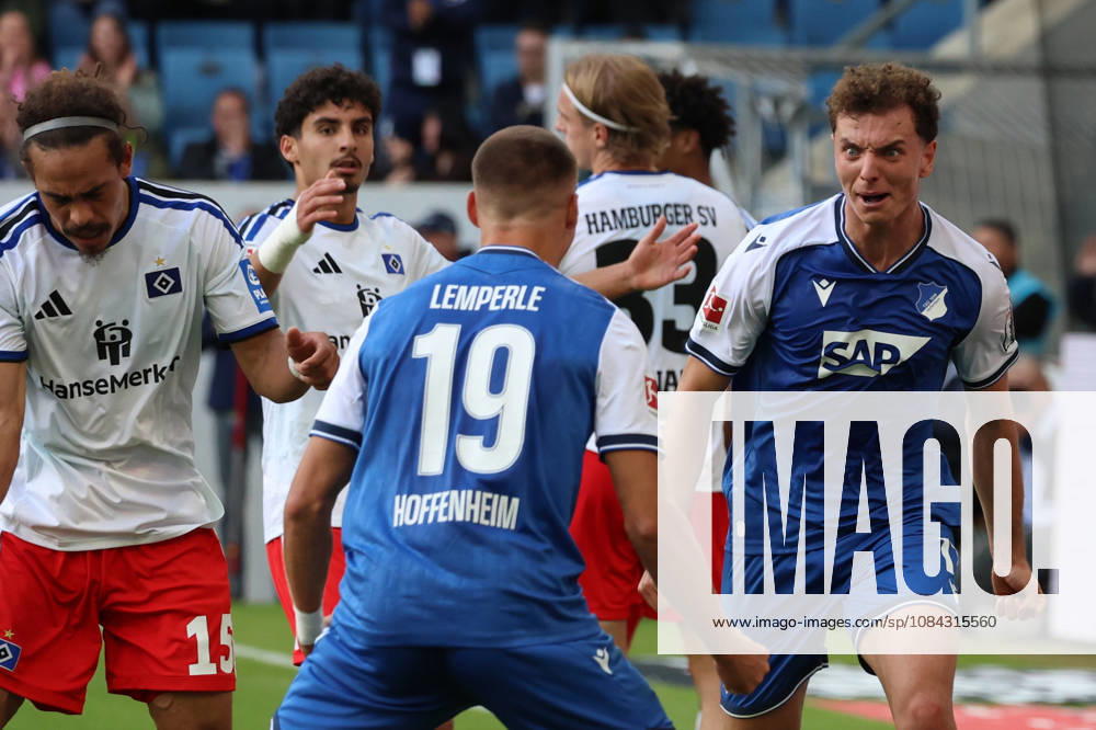 Fussball 1.Bundesliga, TSG 1899 Hoffenheim - Hamburger SV v.l. Torjubel nach dem Tor zum celebrating the goal celebrate 1:1 durch Fisnik Asllani (TSG 1899 Hoffenheim) Sinsheim