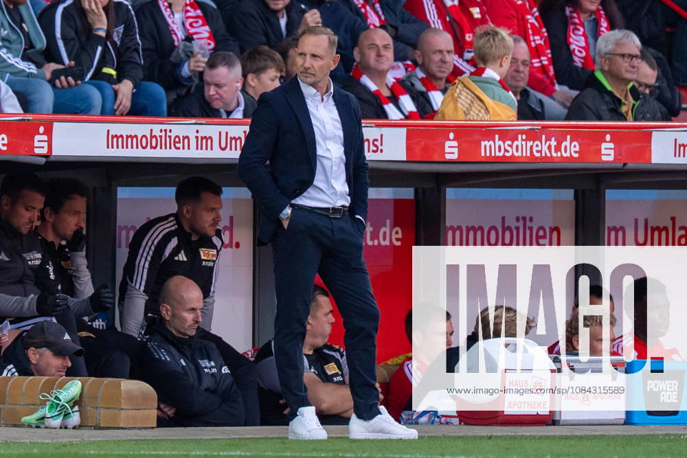 Deutschland: Fussball 1. Bundesliga, 5. Spieltag 2026 2027, 1.FC Union Berlin - SV Elversberg am 10.10.2026 in Berlin (Stadion An der Alten Försterei): Mauro Lustrinelli (1. FC Union Berlin, Trainer) an der Seitenlinie