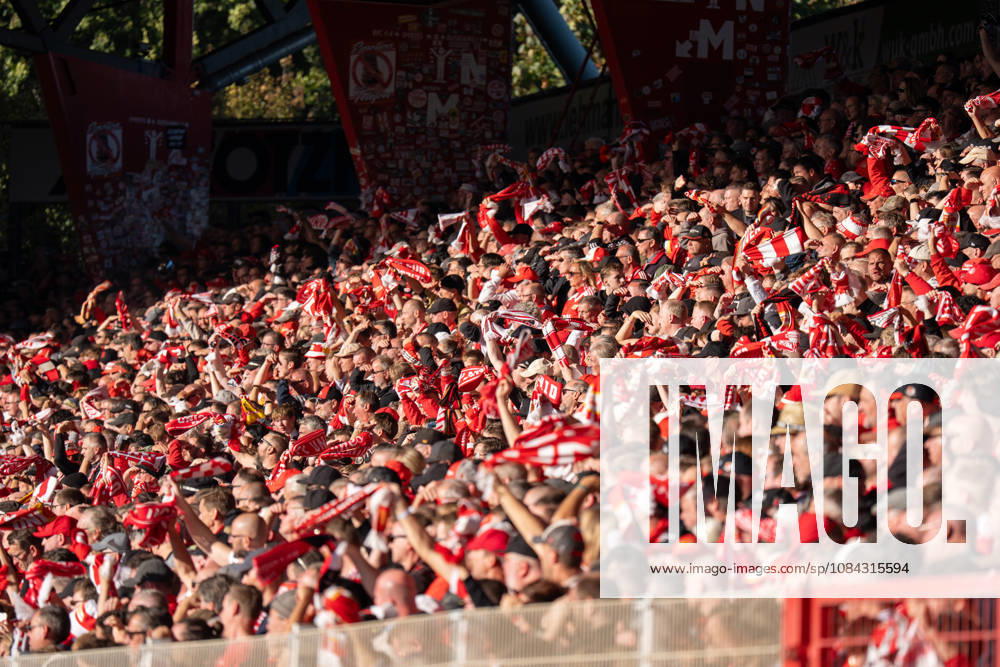 Deutschland: Fussball 1. Bundesliga, 5. Spieltag 2026 2027, 1.FC Union Berlin - SV Elversberg am 10.10.2026 in Berlin (Stadion An der Alten Försterei): Fans von Union