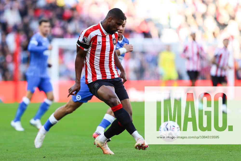 SUNDERLAND, ENGLAND, OCTOBER 10: Kevin Danso of Sunderland AFC passes the ball during a Premier League 2026-27 match between Sunderland AFC and Brighton & Hove Albion at the Stadium of Light on October 10, 2026 in Sunderland, England. (Photo by Zach Forster Sports Press Photo)