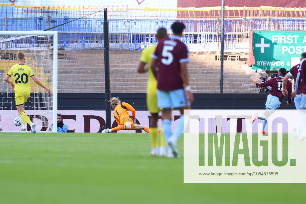 Aston Villa v Brentford, Premier League Nicolas Jackson of Aston Villa scores to make it 1-1 during the Aston Villa v Brentford Premier League match at Villa Park, Birmingham, England on 10 October 2026 Credit: Ryan Crockett Every Second Media Editorial use only. All images are copyright Every Second Media Limited. No images may be reproduced without prior permission. All rights reserved. Premier League and Football League images are subject to licensing agreements with Football DataCo Limited. see https: www.football-dataco.com