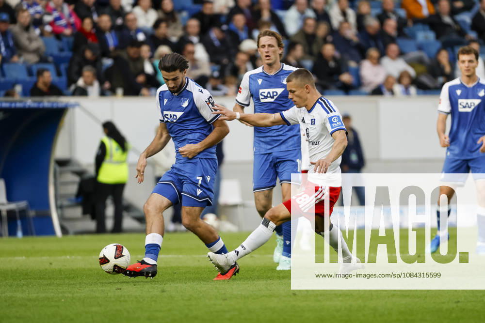 Leon Avdullahu (TSG Hoffenheim, 07) und Miro Muheim (Hamburger SV, 28) im Kampf um den Ball , Deutschland, Fussball, 1. Bundesliga, 5.Spieltag, 2026 2027, TSG Hoffenheim vs. Hamburger SV, 10.10.2026, Sinsheim SNP Arena Deutschland