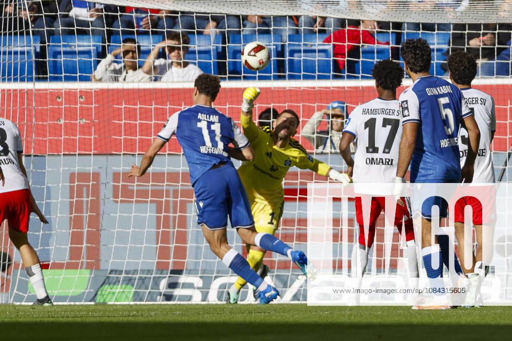 Fisnik Asllani (TSG Hoffenheim, 11) und Daniel Heuer Fernandes (Hamburger SV, 01) im Zweikampf , Deutschland, Fussball, 1. Bundesliga, 5.Spieltag, 2026 2027, TSG Hoffenheim vs. Hamburger SV, 10.10.2026, Sinsheim SNP Arena Deutschland