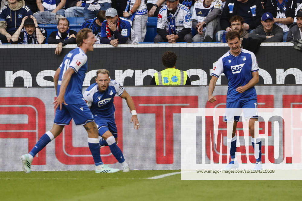 Torjubel TSG Hoffenheim beim 1:1 durch Fisnik Asllani (TSG Hoffenheim, 11), Freude, Begeisterung, positive Emotionen, Torerfolg , Deutschland, Fussball, 1. Bundesliga, 5.Spieltag, 2026 2027, TSG Hoffenheim vs. Hamburger SV, 10.10.2026, Sinsheim SNP Arena Deutschland