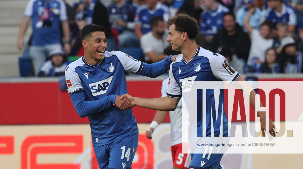 Sinsheim , Fußball Bundesliga TSG 1899 Hoffenheim vs. Hamburger SV , Jubel Hoffenheim , von links: Adam Daghin Fisnik Asllani