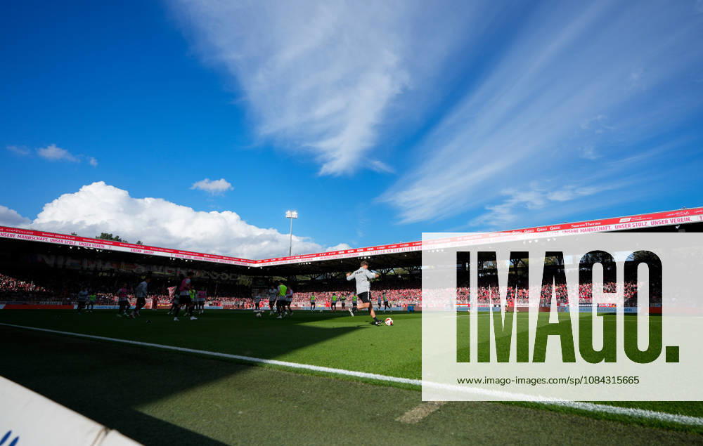 Ansichten des Stadions waehrend sich beide Mannschaften vor Spielbeginn aufwaermen. GER, 1.FC Union Berlin vs SV Elversberg, 1. Bundesliga, 5. Spieltag, Saison 2026-27, Stadion An der Alten Foersterei, Berlin, 10.10.2026 DFL REGULATIONS PROHIBIT ANY USE OF PHOTOGRAPHS AS IMAGE SEQUENCES AND OR QUASI-VIDEO 1.FC Union Berlin vs SV Elversberg, 1. Bundesliga, 5. Spieltag, Saison 2026-27, 10.10.2026 Berlin
