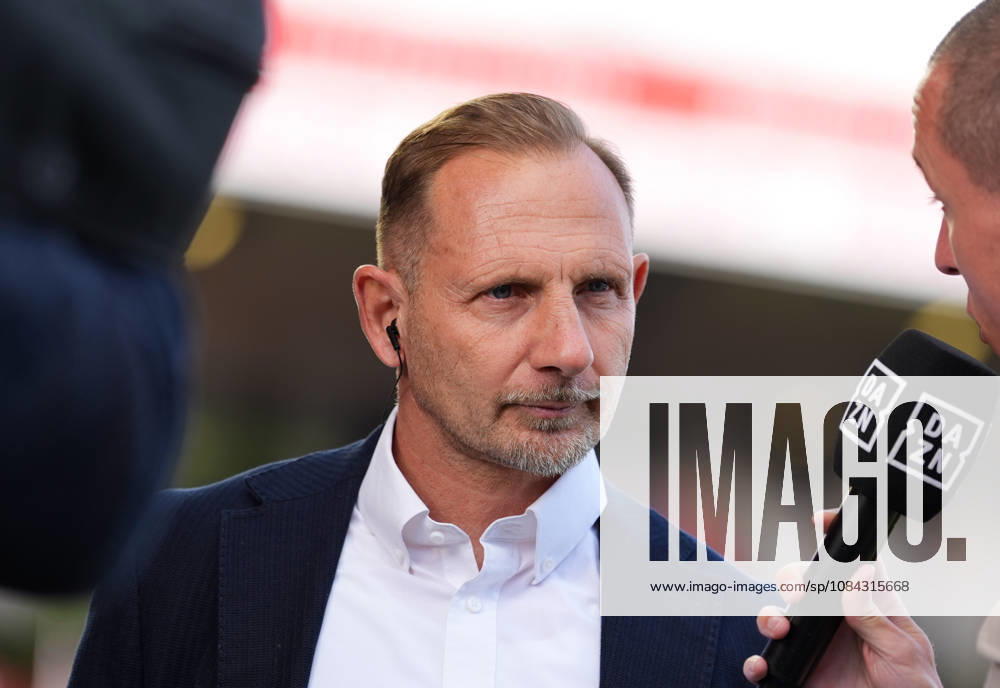 Mauro Lustrinelli (1. FC Union Berlin, Cheftrainer) gibt vor Spielbeginn ein Interview. GER, 1.FC Union Berlin vs SV Elversberg, 1. Bundesliga, 5. Spieltag, Saison 2026-27, Stadion An der Alten Foersterei, Berlin, 10.10.2026 DFL REGULATIONS PROHIBIT ANY USE OF PHOTOGRAPHS AS IMAGE SEQUENCES AND OR QUASI-VIDEO 1.FC Union Berlin vs SV Elversberg, 1. Bundesliga, 5. Spieltag, Saison 2026-27, 10.10.2026 Berlin