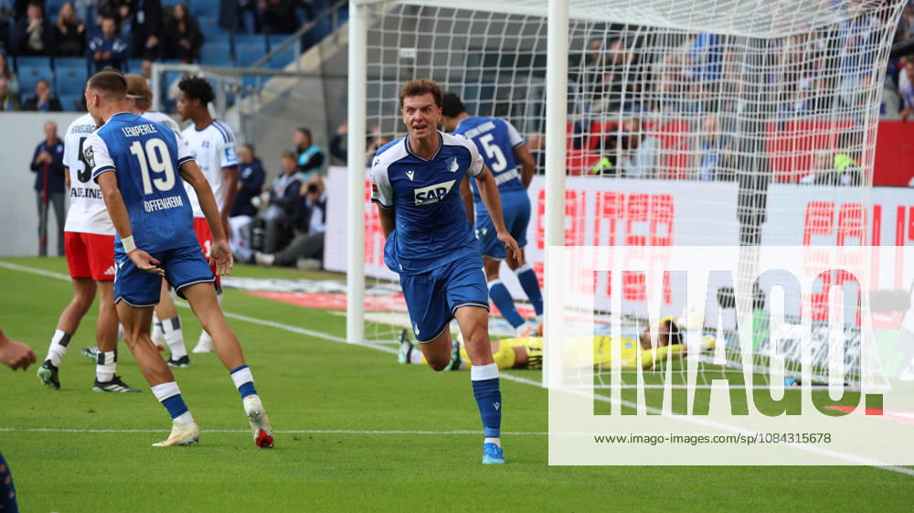 Fussball 1.Bundesliga, TSG 1899 Hoffenheim - Hamburger SV v.l. Torjubel nach dem Tor zum celebrating the goal celebrate 1:1 durch Fisnik Asllani (TSG 1899 Hoffenheim) Sinsheim
