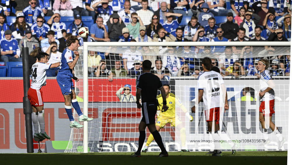 Strafraumszene, Torraumszene Torschuss Aktion Torchance Kopfball Wouter Burger TSG 1899 Hoffenheim (18) gegen Torwart Daniel Heuer Fernandes Hamburger SV HSV (01) TSG 1899 Hoffenheim vs Hamburger SV HSV 10.10.2026 DFL REGULATIONS PROHIBIT ANY USE OF PHOTOGRAPHS AS IMAGE SEQUENCES AND OR QUASI-VIDEO TSG 1899 Hoffenheim vs Hamburger SV HSV