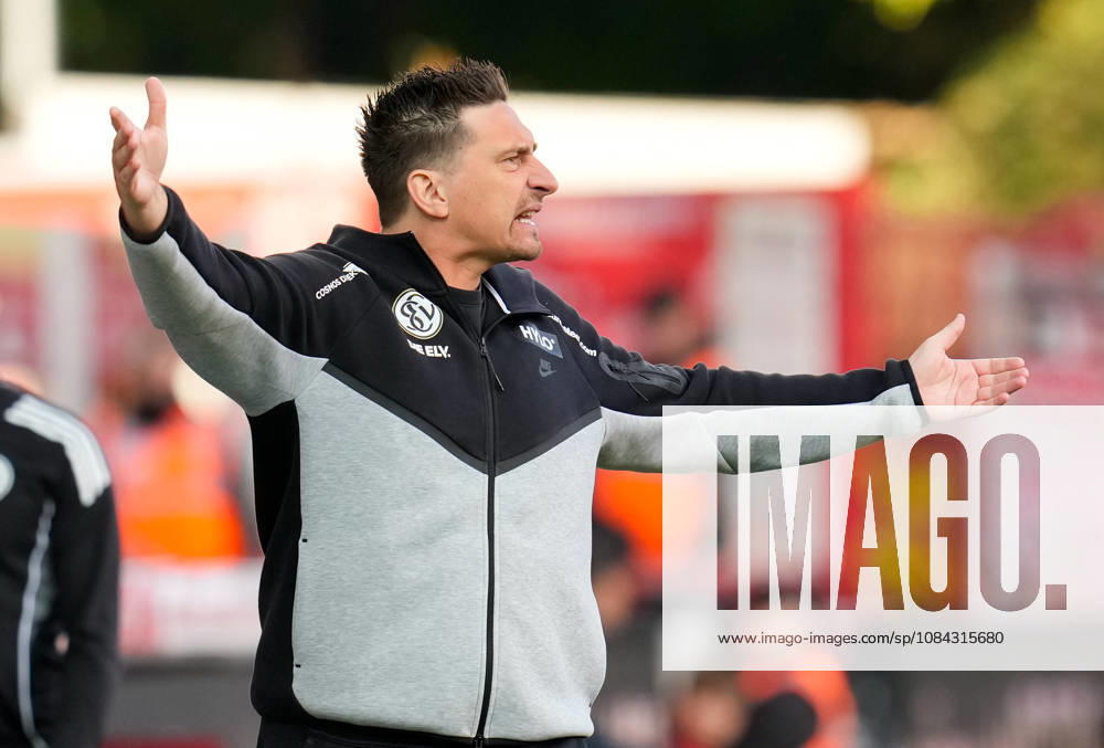 Vincent Wagner (SV Elversberg, Cheftrainer) reagiert. GER, 1.FC Union Berlin vs SV Elversberg, 1. Bundesliga, 5. Spieltag, Saison 2026-27, Stadion An der Alten Foersterei, Berlin, 10.10.2026 DFL REGULATIONS PROHIBIT ANY USE OF PHOTOGRAPHS AS IMAGE SEQUENCES AND OR QUASI-VIDEO 1.FC Union Berlin vs SV Elversberg, 1. Bundesliga, 5. Spieltag, Saison 2026-27, 10.10.2026 Berlin