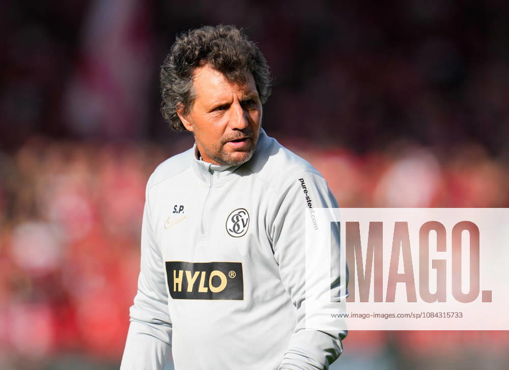 Sascha Purket (SV Elversberg, Torwart-Trainer) vor dem Spiel. GER, 1.FC Union Berlin vs SV Elversberg, 1. Bundesliga, 5. Spieltag, Saison 2026-27, Stadion An der Alten Foersterei, Berlin, 10.10.2026 DFL REGULATIONS PROHIBIT ANY USE OF PHOTOGRAPHS AS IMAGE SEQUENCES AND OR QUASI-VIDEO 1.FC Union Berlin vs SV Elversberg, 1. Bundesliga, 5. Spieltag, Saison 2026-27, 10.10.2026 Berlin