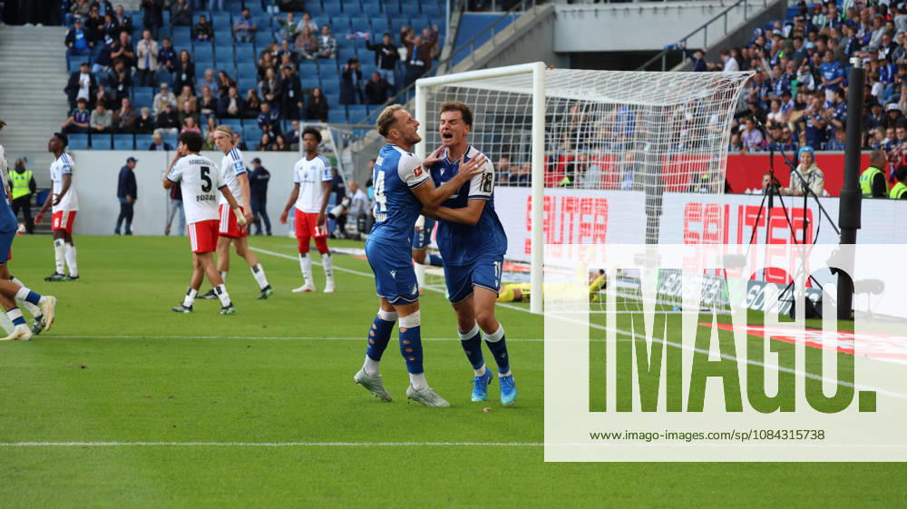 Fussball 1.Bundesliga, TSG 1899 Hoffenheim - Hamburger SV v.l. Torjubel nach dem Tor zum celebrating the goal celebrate 1:1 durch Fisnik Asllani (TSG 1899 Hoffenheim) Sinsheim