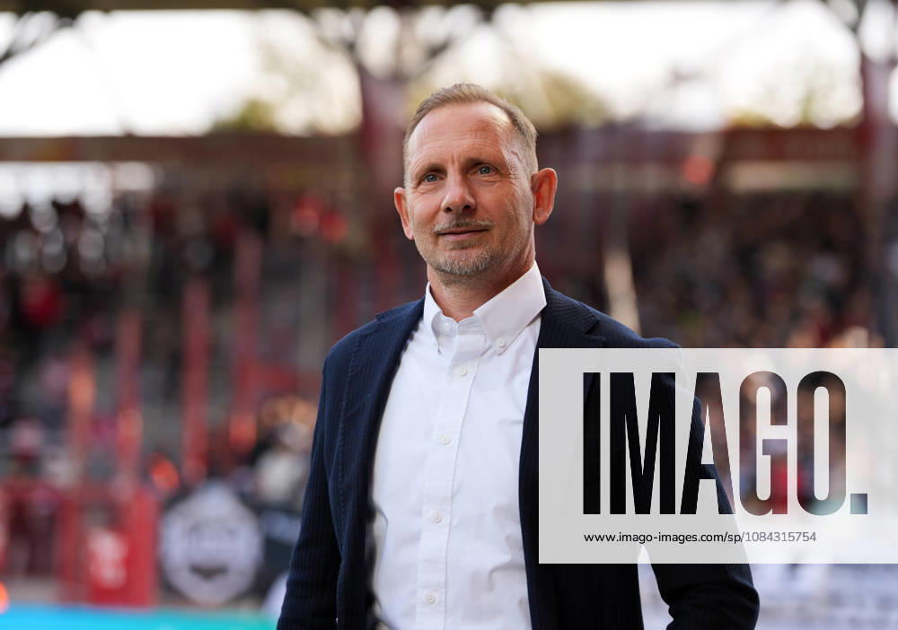 Mauro Lustrinelli (1. FC Union Berlin, Cheftrainer) vor dem Spiel. GER, 1.FC Union Berlin vs SV Elversberg, 1. Bundesliga, 5. Spieltag, Saison 2026-27, Stadion An der Alten Foersterei, Berlin, 10.10.2026 DFL REGULATIONS PROHIBIT ANY USE OF PHOTOGRAPHS AS IMAGE SEQUENCES AND OR QUASI-VIDEO 1.FC Union Berlin vs SV Elversberg, 1. Bundesliga, 5. Spieltag, Saison 2026-27, 10.10.2026 Berlin