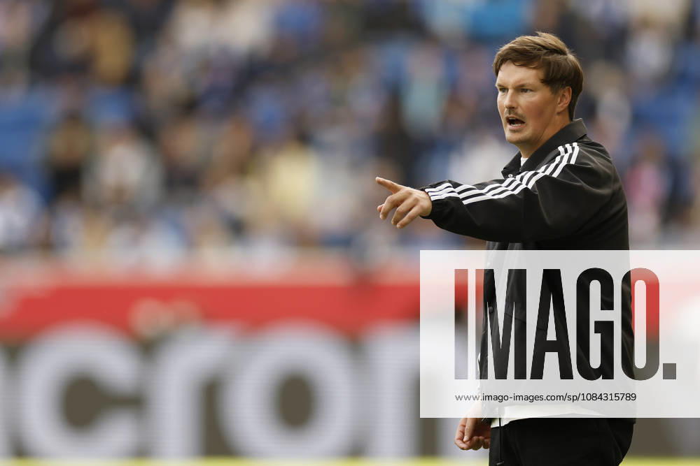 Trainer Merlin Polzin (HSV) im Bundesliga-Spiel zwischen der TSG 1899 Hoffenheim und dem Hamburger SV in der PreZero Arena, Sinsheim, Deutschland, am 10. Oktober 2026. in action during the Bundesliga match between TSG 1899 Hoffenheim and Hamburger SV at the PreZero Arena, Sinsheim, Germany, on October 10, 2026. DFB DFL REGULATIONS PROHIBIT ANY USE OF PHOTOGRAPHS AS IMAGE SEQUENCES AND OR QUASI-VIDEO,