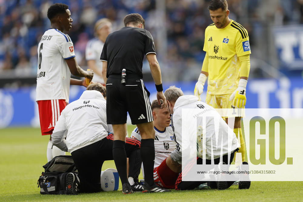 Nicolai Remberg (HSV), verletzt, verletzung, injury, im Bundesliga-Spiel zwischen der TSG 1899 Hoffenheim und dem Hamburger SV in der PreZero Arena, Sinsheim, Deutschland, am 10. Oktober 2026. in action during the Bundesliga match between TSG 1899 Hoffenheim and Hamburger SV at the PreZero Arena, Sinsheim, Germany, on October 10, 2026. DFB DFL REGULATIONS PROHIBIT ANY USE OF PHOTOGRAPHS AS IMAGE SEQUENCES AND OR QUASI-VIDEO,