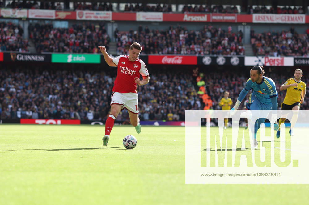 Arsenal v Leeds United 10 October 2026, London - Premier League Football - Arsenal v Leeds United - Viktor Gyokeres of Arsenal pulls away from Leeds United goalkeeper James Trafford - Photo: Charlotte Wilson Offside. London UK