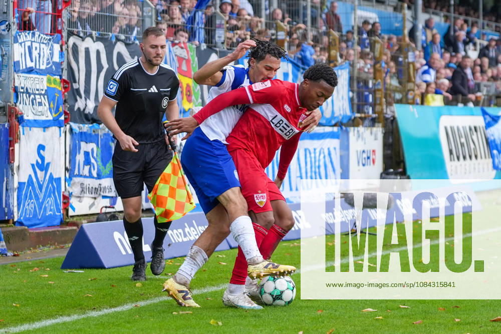 Deutschland: Fussball, 3. Liga, 8. Spieltag, Hänsch-Arena, Meppen, Emsland, Niedersachsen, SV Meppen vs. VfB Stuttgart U21, U 21 VfB Stuttgart II: Niclas Nadj (SV Meppen, 40) will an den Ball.