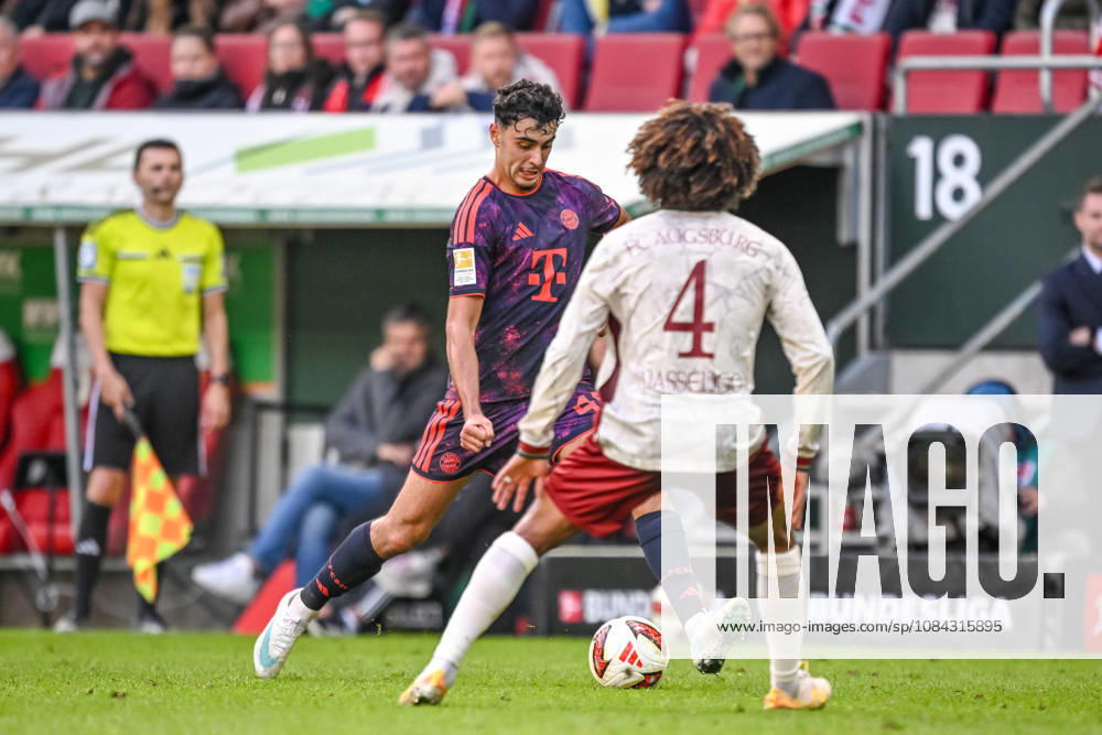 Aleksandar Pavlovic (FC Bayern Muenchen) und Han-Noah Massengo (FC Augsburg) im Zweikampf waehrend des spiels der 1. Bundesliga zwischen FC Augsburg und FC Bayern Muenchen, WWK Arena am 10. October 2026 in Augsburg, Deutschland. (Foto von Harry Langer DeFodi Images) +++ Aleksandar Pavlovic (FC Bayern Muenchen) und Han-Noah Massengo (FC Augsburg) battle for the ball during the Bundesliga match between FC Augsburg and FC Bayern Muenchen at WWK Arena on October 10, 2026 in Augsburg, Germany. (Photo by Harry Langer DeFodi Images) DFB DFL REGULATIONS PROHIBIT ANY USE OF PHOTOGRAPHS AS IMAGE SEQUENCES AND OR QUASI-VIDEO. (Photo by Harry Langer DeFodi Images) DFB DFL REGULATIONS PROHIBIT ANY USE OF PHOTOGRAPHS AS IMAGE SEQUENCES AND OR QUASI-VIDEO. -