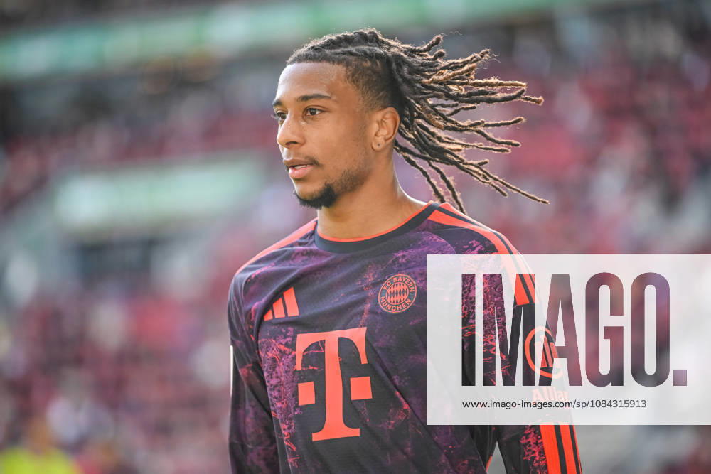 Michael Olise (FC Bayern Muenchen) Schaut waehrend des spiels der 1. Bundesliga zwischen FC Augsburg und FC Bayern Muenchen, WWK Arena am 10. October 2026 in Augsburg, Deutschland. (Foto von Harry Langer DeFodi Images) +++ Michael Olise (FC Bayern Muenchen) Looks on during the Bundesliga match between FC Augsburg and FC Bayern Muenchen at WWK Arena on October 10, 2026 in Augsburg, Germany. (Photo by Harry Langer DeFodi Images) DFB DFL REGULATIONS PROHIBIT ANY USE OF PHOTOGRAPHS AS IMAGE SEQUENCES AND OR QUASI-VIDEO. (Photo by Harry Langer DeFodi Images) DFB DFL REGULATIONS PROHIBIT ANY USE OF PHOTOGRAPHS AS IMAGE SEQUENCES AND OR QUASI-VIDEO. -