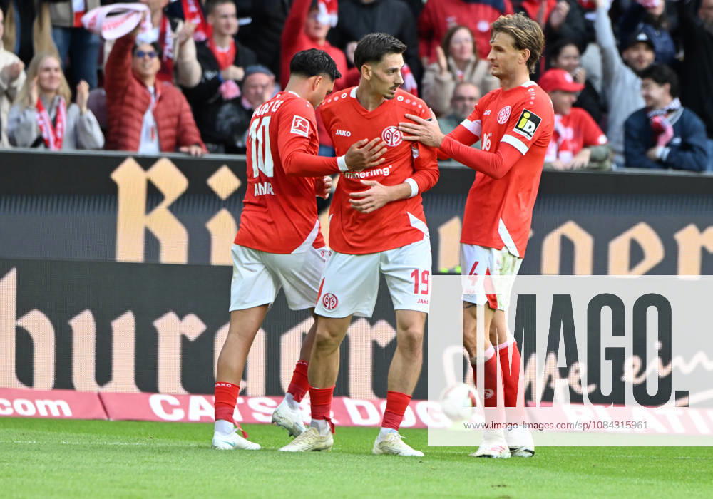 Fussball-Bundesliga - Saison 2026 2027 Mewa-Arena Mainz - 10.10.2026 1. FSV Mainz 05 (mz) - Bayer Leverkusen (lev) Jubel nach dem 2:2: v.li: Nadiem AMIRI(1. FSV Mainz 05) , Doppeltorschütze Anthony CACI (1. FSV Mainz 05) und Stefan POSCH (1. FSV Mainz 05) DFL REGULATIONS PROHIBIT ANY USE OF PHOTOGRAPHS AS IMAGE SEQUENCES AND OR QUASI VIDEO NATIONAL AND INTERNATIONAL NEWS AGENCIES OUT Fussball-Bundesliga - 1. FSV Mainz 05