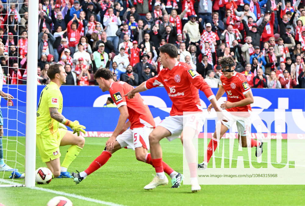 Fussball-Bundesliga - Saison 2026 2027 Mewa-Arena Mainz - 10.10.2026 1. FSV Mainz 05 (mz) - Bayer Leverkusen (lev) Anthony CACI (1. FSV Mainz 05), mi, nach dem 1:2 DFL REGULATIONS PROHIBIT ANY USE OF PHOTOGRAPHS AS IMAGE SEQUENCES AND OR QUASI VIDEO NATIONAL AND INTERNATIONAL NEWS AGENCIES OUT Fussball-Bundesliga - 1. FSV Mainz 05