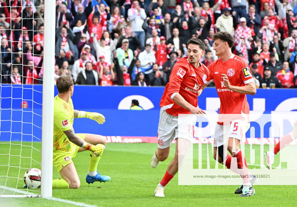 Fussball-Bundesliga - Saison 2026 2027 Mewa-Arena Mainz - 10.10.2026 1. FSV Mainz 05 (mz) - Bayer Leverkusen (lev) Anthony CACI (1. FSV Mainz 05), mi, erzielte das 1:2 DFL REGULATIONS PROHIBIT ANY USE OF PHOTOGRAPHS AS IMAGE SEQUENCES AND OR QUASI VIDEO NATIONAL AND INTERNATIONAL NEWS AGENCIES OUT Fussball-Bundesliga - 1. FSV Mainz 05