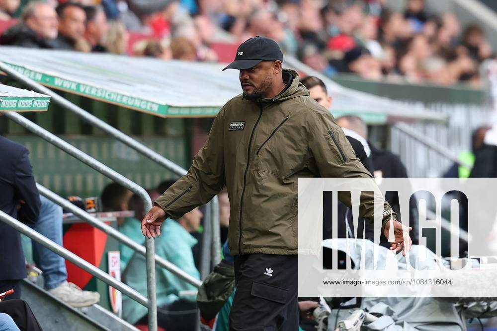 Chef-Trainer Vincent Kompany (FC Bayern Muenchen), FC Augsburg vs. FC Bayern Muenchen, Fussball, 1. Bundesliga, 5. Spieltag, 10.10.2026 DFB DFL regulations prohibit any use of photographs as image sequences and or quasi-video Augsburg Bayern Deutschland
