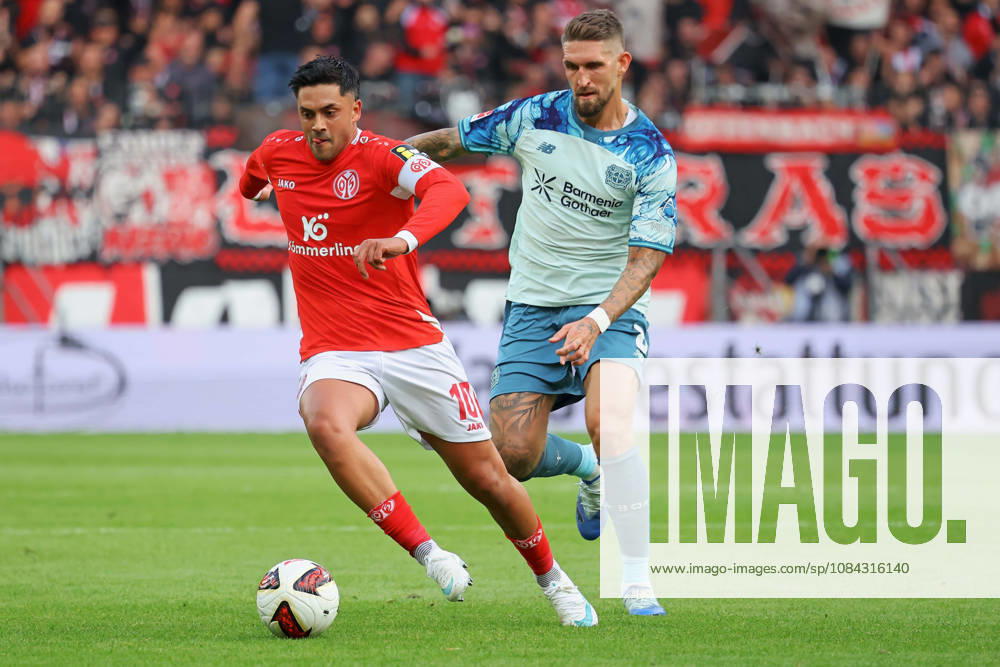 Mainz, Deutschland 10. Oktober 2026: 1. Bundesliga - 2026 2027 - 5. Spieltag - 1. FSV Mainz 05 gegen Bayer 04 Leverkusen Im Bild: v. li. im Zweikampf Nadiem Amiri (M05) gegen Patrik Schick (B04). DFL regulations prohibit any use of photographs as image sequences and or quasi-video Mewa Arena Rheinland - Pfalz