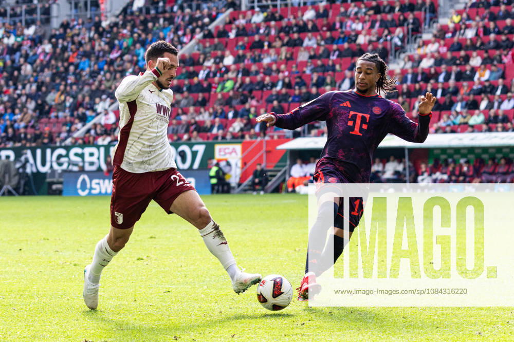 Deutschland: FC Augsburg vs FC Bayern München, 1. Bundesliga, 5. Spieltag, Saison 2026 27, WWK Arena (Augsburg): Michael Olise, (FC Bayern München, 17), Arijon Ibrahimovic, (FC Augsburg, 21) Augsburg WWK Arena Bayern Deutschland