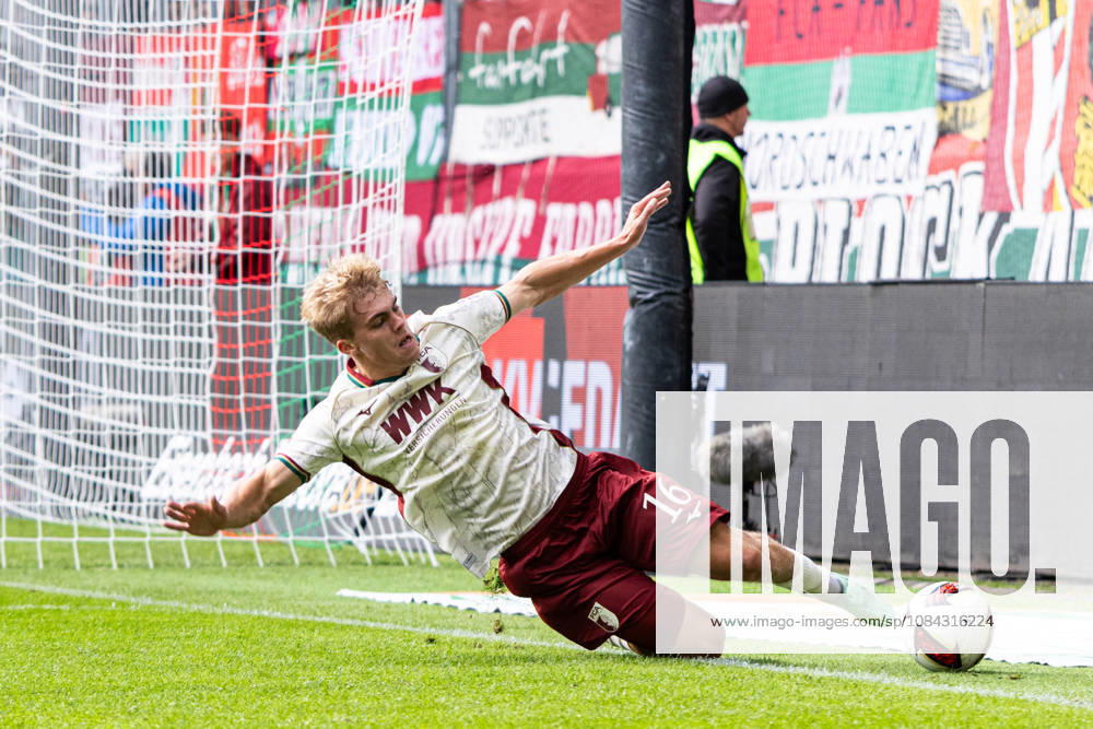 Deutschland: FC Augsburg vs FC Bayern München, 1. Bundesliga, 5. Spieltag, Saison 2026 27, WWK Arena (Augsburg): Hennes Behrens, (FC Augsburg, 16) Augsburg WWK Arena Bayern Deutschland