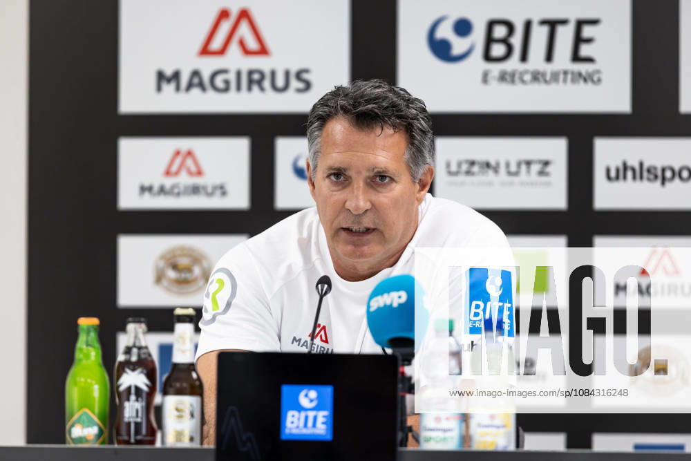 SSV Ulm 1846 Fußball vs. Eintracht Frankfurt II, Fussball, Regionalliga Südwest, 11. Spieltag, Donaustadion Ulm 10.10.26 PK Pressekonferenz nach Spielende Freisteller Einzelbild Portrait Porträt Alois Schwartz (SSV Ulm 1846 Fussball, Trainer und sportlicher Leiter) SSV Ulm 1846 Fußball vs. Eintracht Frankfurt II, Fussball, Regionalliga Südwest, 11. Spieltag, Donaustadion Ulm 10.10.26 Foto: Lucca Fundel Ulm Donaustadion Baden-Württemberg Deutschland