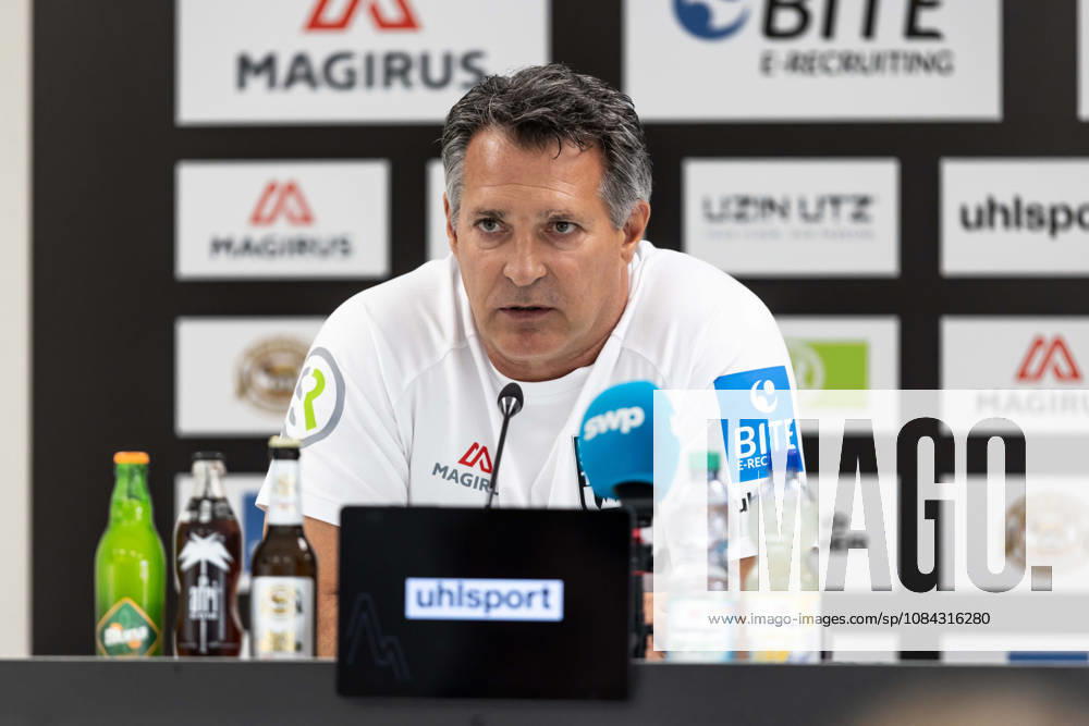 SSV Ulm 1846 Fußball vs. Eintracht Frankfurt II, Fussball, Regionalliga Südwest, 11. Spieltag, Donaustadion Ulm 10.10.26 PK Pressekonferenz nach Spielende Freisteller Einzelbild Portrait Porträt Alois Schwartz (SSV Ulm 1846 Fussball, Trainer und sportlicher Leiter) SSV Ulm 1846 Fußball vs. Eintracht Frankfurt II, Fussball, Regionalliga Südwest, 11. Spieltag, Donaustadion Ulm 10.10.26 Foto: Lucca Fundel Ulm Donaustadion Baden-Württemberg Deutschland