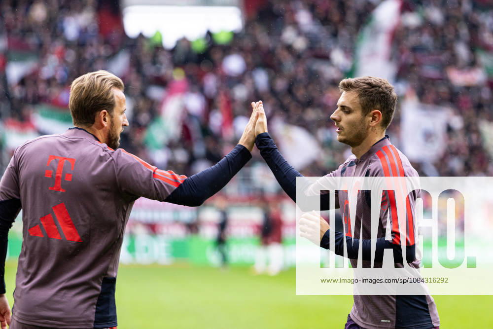 Deutschland: FC Augsburg vs FC Bayern München, 1. Bundesliga, 5. Spieltag, Saison 2026 27, WWK Arena (Augsburg): Harry Kane, (FC Bayern München, 9), Josip Stanisic, (FC Bayern München, 44) Augsburg WWK Arena Bayern Deutschland