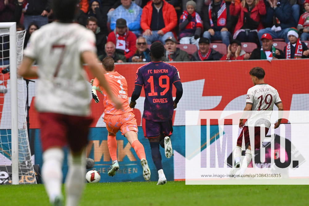 Tor Robin FELLHAUER (FC Augsburg) zum 1-0, Aktion,Torschuss gegen Manuel NEUER (Torwart Bayern Muenchen). Fussball 1. Bundesliga Saison 2026 2027, 5.Spieltag, Spieltag05, FC Augsburg - FC Bayern Muenchen am 10.10.2026 , WWK A R E N A.
