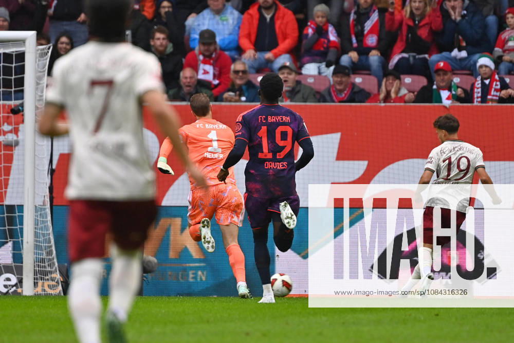 Tor Robin FELLHAUER (FC Augsburg) zum 1-0,Aktion,Schuss gegen Manuel NEUER (Torwart Bayern Muenchen). Fussball 1. Bundesliga Saison 2026 2027, 5.Spieltag, Spieltag05, FC Augsburg - FC Bayern Muenchen am 10.10.2026 , WWK A R E N A.