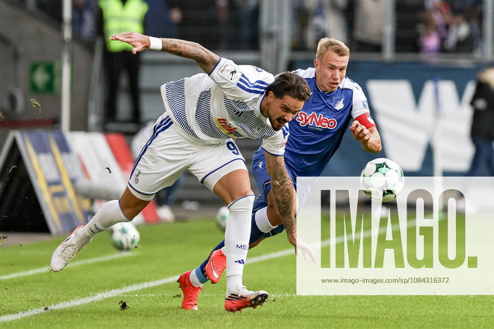 GER, Fussball, Herren, 3. Liga, Saison 2026 2027, MSV Duisburg - TSG Hoffenheim II Lex-Tyger Lobinger (Duisburg) und Valentin Lässig (TSG II) im Kampf um den Ball Duisburg schauinsland-reisen-Arena Nordrhein-Westfalen Deutschland