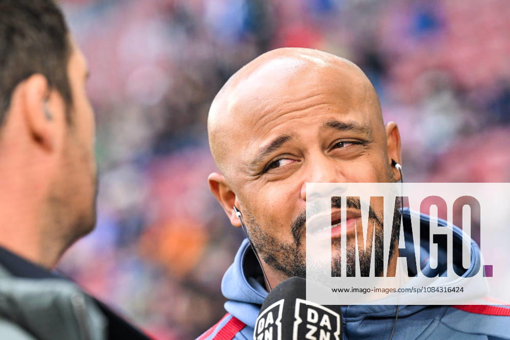 GER, Fußball, Herren, 1. Bundesliga, 5. Spieltag, FC Augsburg vs FC Bayern München Vincent Kompany (Bayern Muenchen), Interview mit DAZN vor Spielbeginn Augsburg WWK-Arena Bayern Deutschland