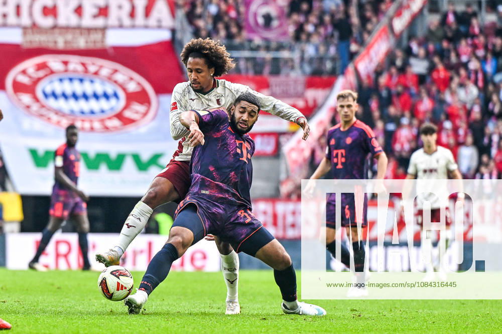GER, Fußball, Herren, 1. Bundesliga, 5. Spieltag, FC Augsburg vs FC Bayern München Han-Noah Massengo (FC Augsburg, 4) überragt Ismael Saibari (Bayern Muenchen, 34) Augsburg WWK-Arena Bayern Deutschland